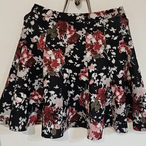 Amercrombie & Fitch Floral Black and Red Women's Skirt